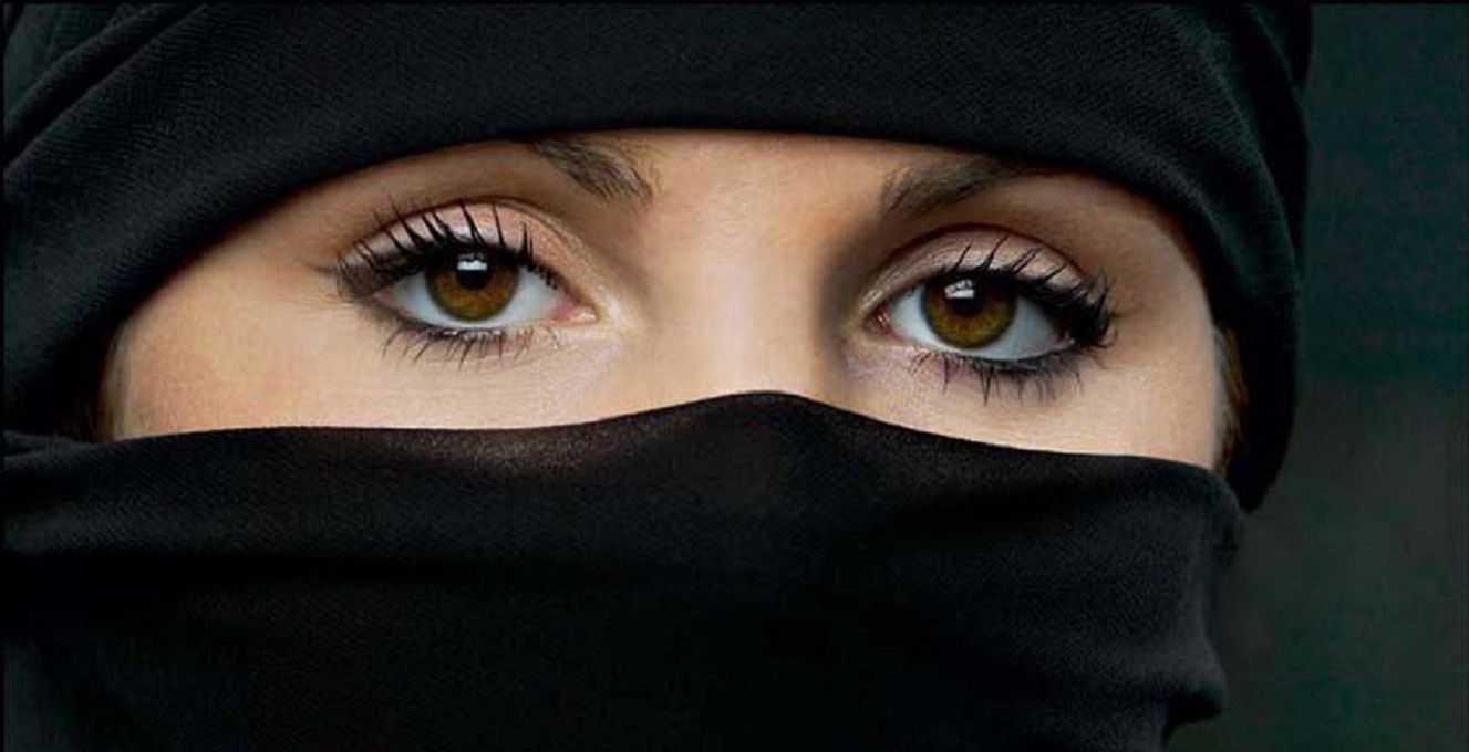 أخطاء شائعة تقترفها صاحبات العيون الصغيرة