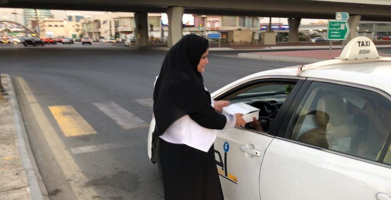 توزيع وجبات إفطار على الصائمين