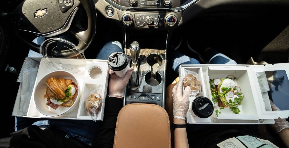 سوسايتي يقدّم فكرة تناول العشاء في السيارة