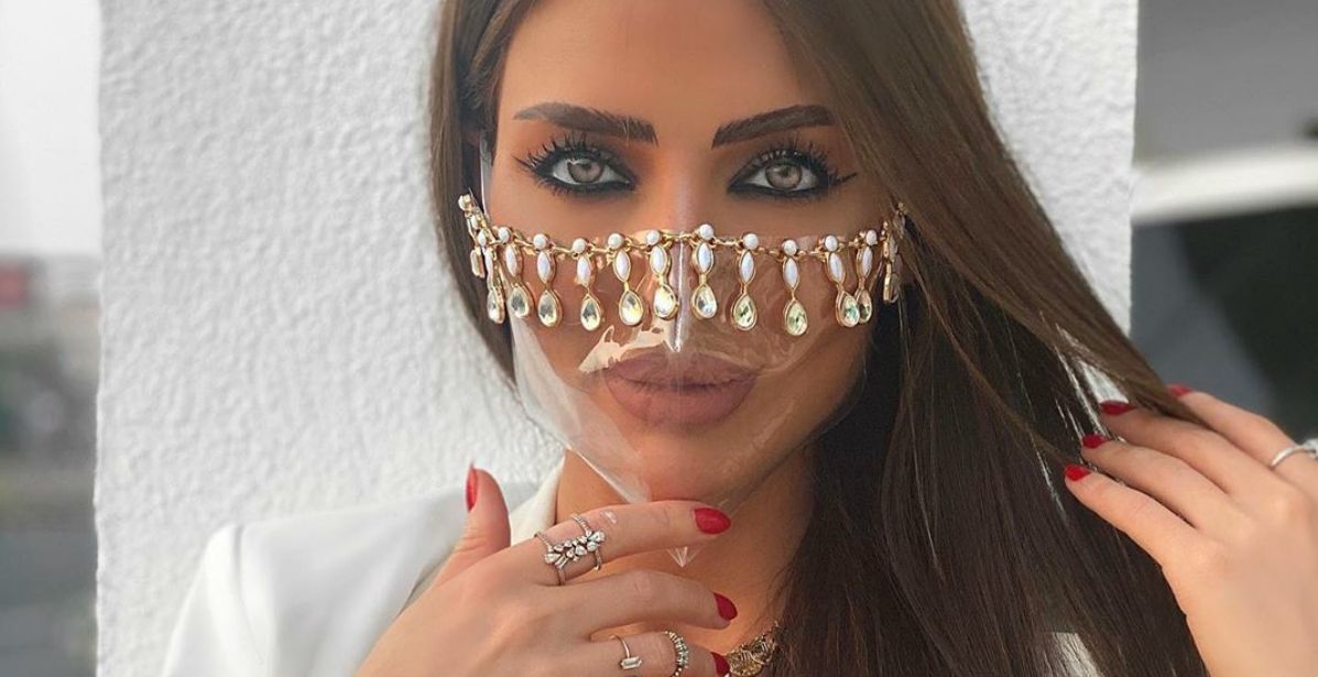 كمامات للزينة من مجموعة المصممة سارة بستاني