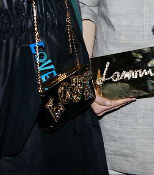 موضة الشنط المطبعة بالكلمات والميتاليكية من علامة Lanvin