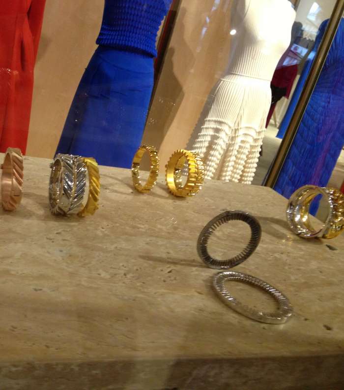 رانيا سراكبي تعرض مجوهراتها في متجر ربيع كيروز في بيروت