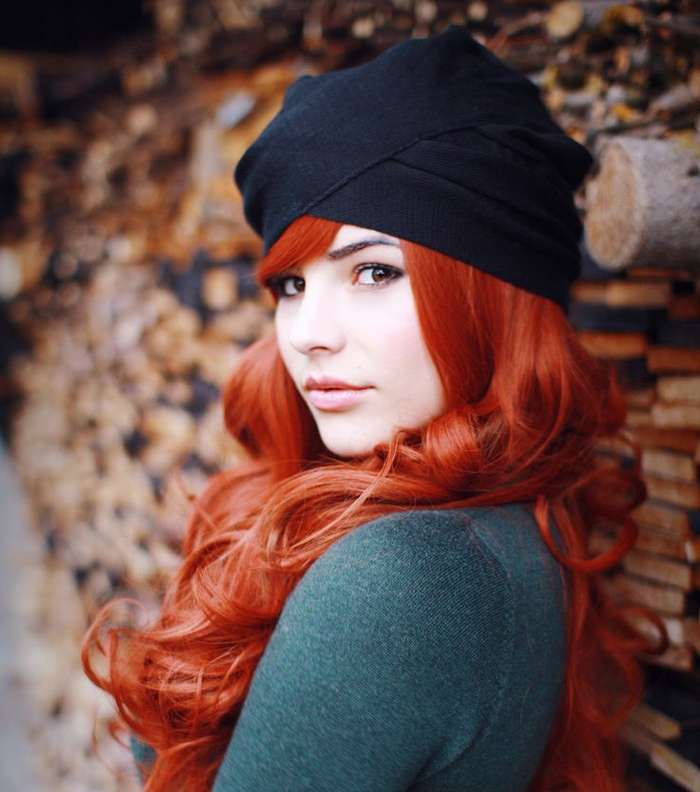 Redhead deep. Аватарки с девушками в берете.