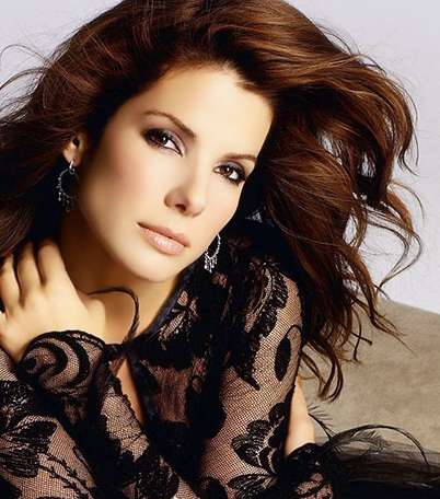 إطلالات ساندرا بوبوك المتنو!عة