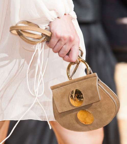 تالقي في صيف بحقيبة كلوي المميزة