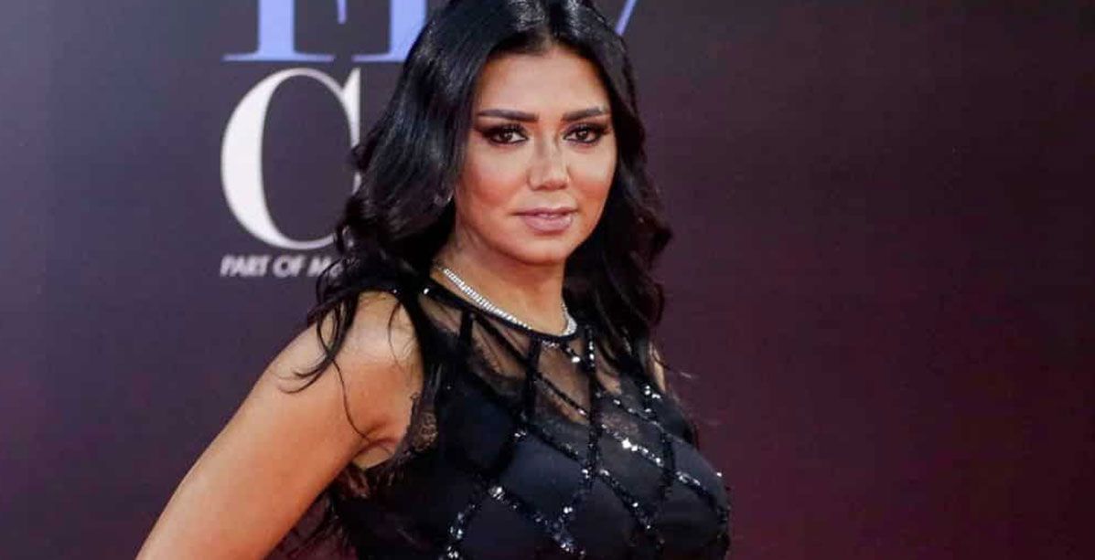 بعد الشورت القصير...فستان رانيا يوسف الفاضح يثير الجدل من جديد
