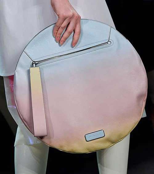 من موديلات الشنط التي ستبرو في صيف 2015، حقيبة Marc by Marc Jacobs المدورة