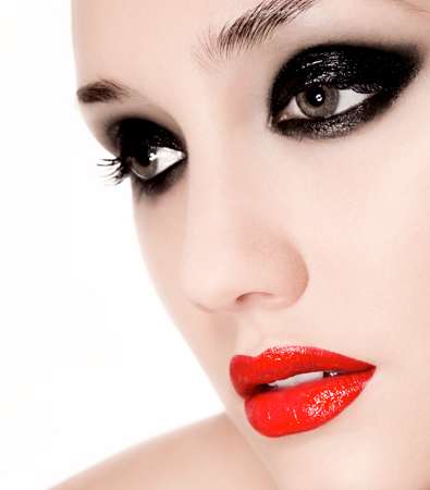 الروج، رفيق ماكياج عينيك الأسود