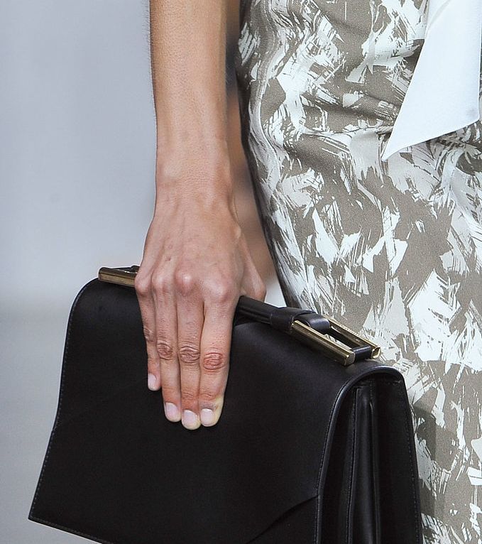 Jason Wu  والأظافر اللماعة 