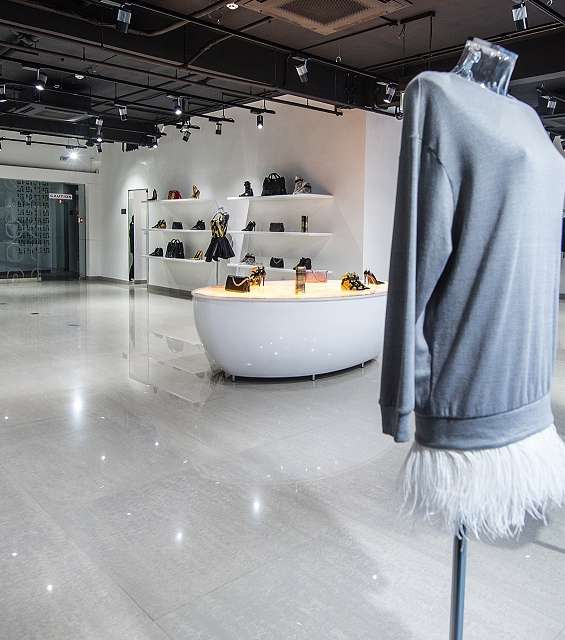 ماركات ملابس مميّزة تجدينها في متجر Hermione في دبيّ