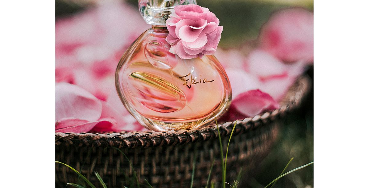 إليك عطر Izia المصمم بمناسبةالذكرة السنوية لدار Sisley