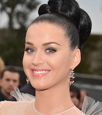 صور اجمل لوكات شعر ومكياج كايتي بيري في الغرامي