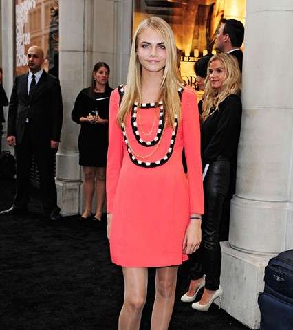 إحصلي على إطلالة جذابة تشبه إطلالة عارضة الأزياء Cara Delevingne