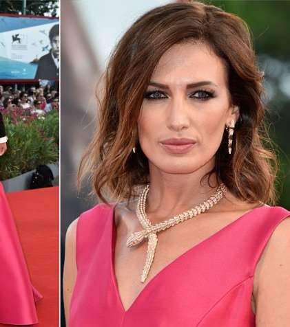 Nieves Alvarez تختار فستاناً من ألبيرتا فيريتي لمهرجان البندقية السينمائي