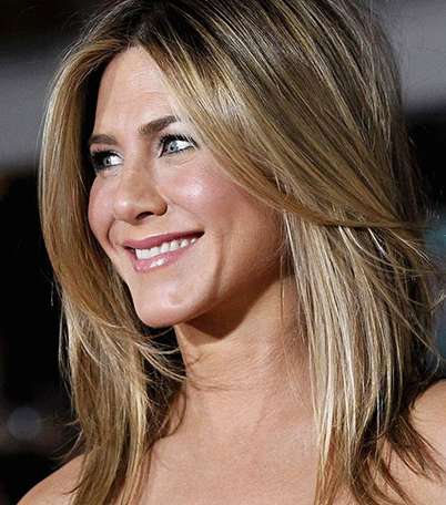 بالصور، حقيقة صورة ثوب زفاف جنيفر أنيستون