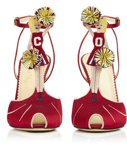 شارلوت اوليمبيا تقدم حذاءاً يرمز الساحل الجنوبي