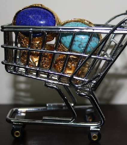 خواتم من إيف سان لوران وعقد من كارتييه في خزانة زبيدة يعقوب