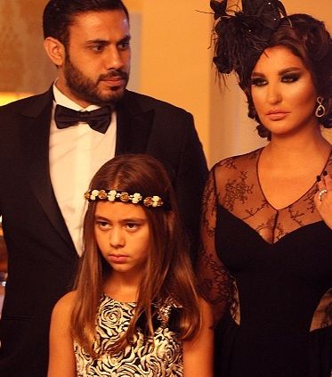 شذى حسون تختار طلاء الأظافر الأسود من Sally Hansen