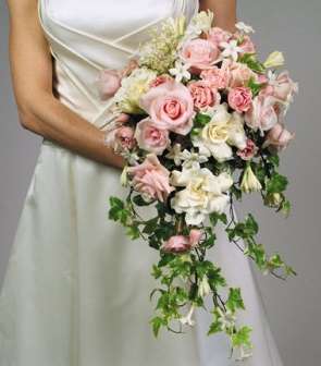 ألوان هادئة لزهور زفافك 