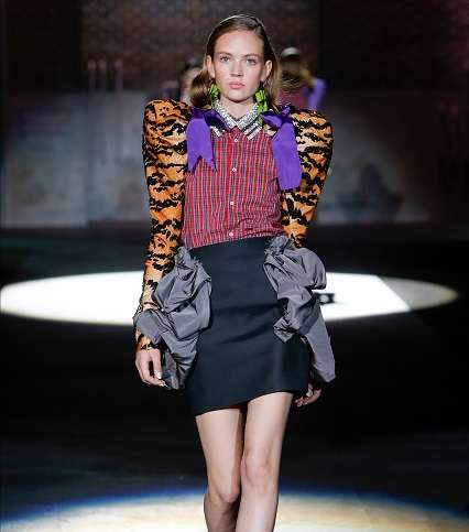 من اسبوع الموضة في ميلانو تعرفي على تصاميم علامة DSquared2 لصيف 2017