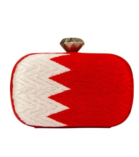 الأحمر والأبيض يزينان حقيبة دولة البحرين 