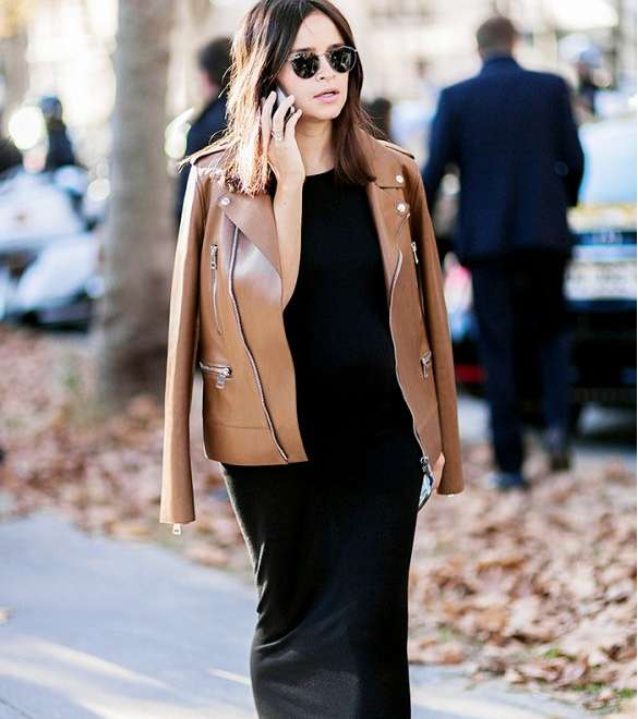 لاطلالة مميزة في صيف 2016، نسقي الاحذية الرياضية مع الفساتين الماكسي الطويلة