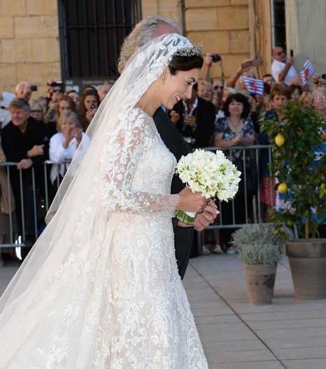 موضة الأكمام الطويلة تكرّست مع الأميرة كلير لادماتشر