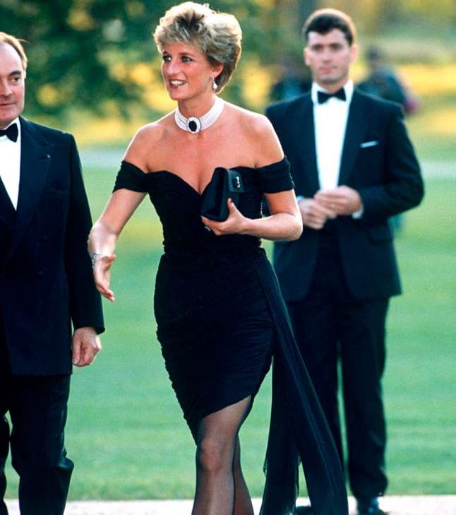 فستان ليدي ديانا من توقيع Christina Stambolian، من الفساتين التي أحدثت فرقاً في عالم الموضة