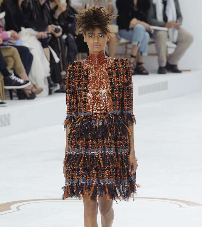 فستان CHANEL هذا من مجموعة الأزياء الراقية لشتاء 2015 قد يكون خيار دايان كروغر
