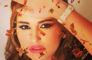 شذى حسون لا تفارق أحمر الشفاه الزهري