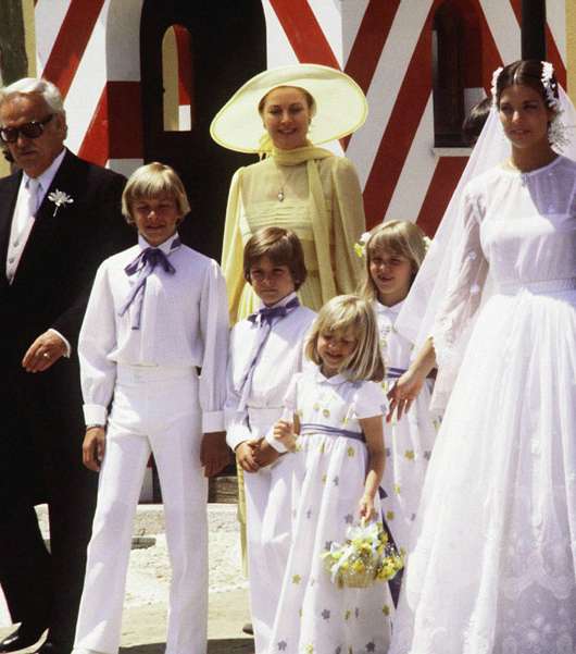الأميرة كارولين في زفافها من المصرفي الفرنسي فيليب جونو 