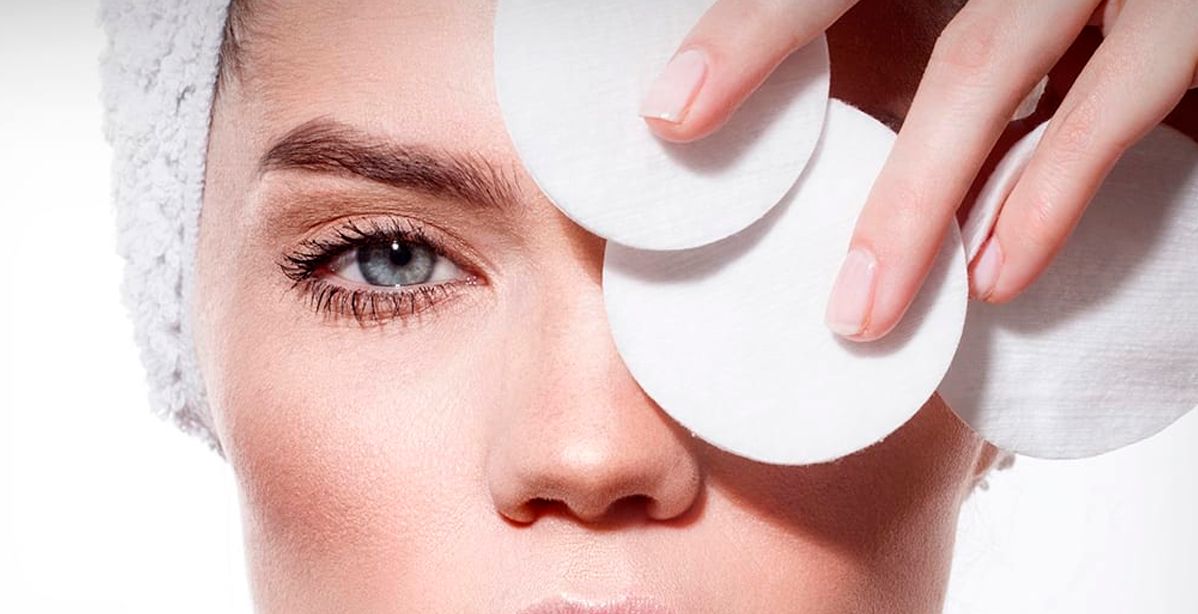 طريقة طبيعية رائعة لإزالة ماكياج العيون وتطويل الرموش