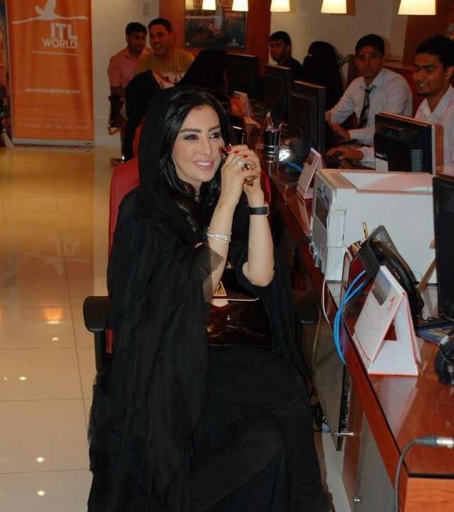 ميساء مغربي تختار العبايات التقليدية