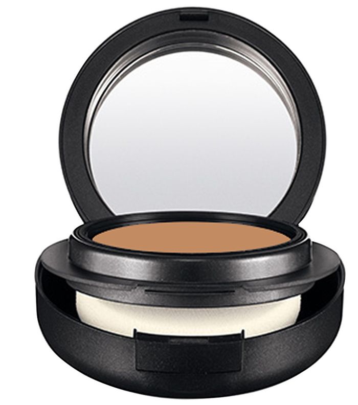استخدمي Pro Longwear SPF 20  Compact Foundation