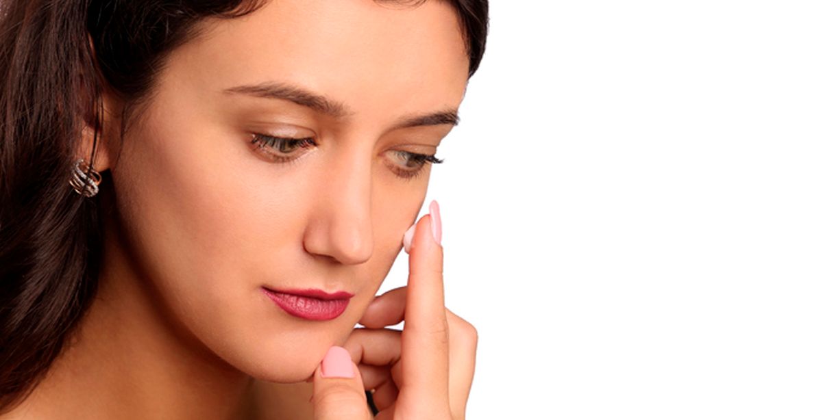 الطريقة الصحيحة للتعامل مع حبّ الشباب قبل اخفائه بالماكياج