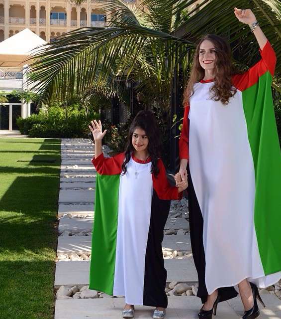 إختاري عباية الملوّنة بعلم الإمارات