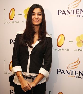 Tuba-Buyukustun-pantene-6-10-2010-1