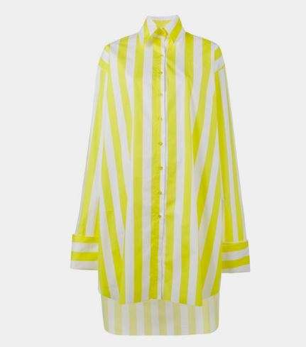 القميص الفضفاض الطويل ولكن بالقصة غير المستقيمة موضة في صيف 2017