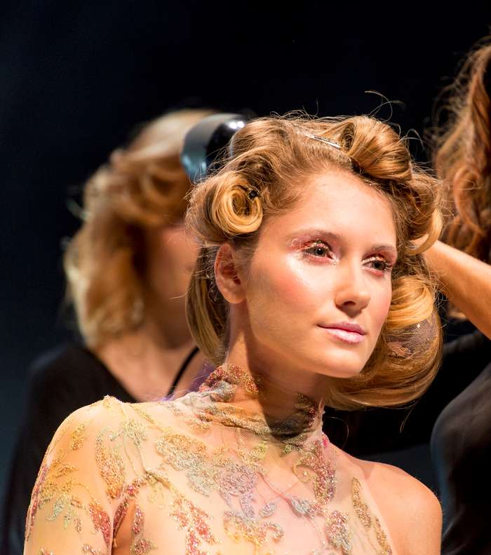 تقدّم آن لور لوسيرف، رئيسة L’Oréal Professionnel عرضاً مميزاً