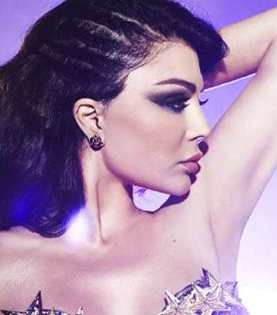 اطلالة النصف رفعة مع السموكي الاسود