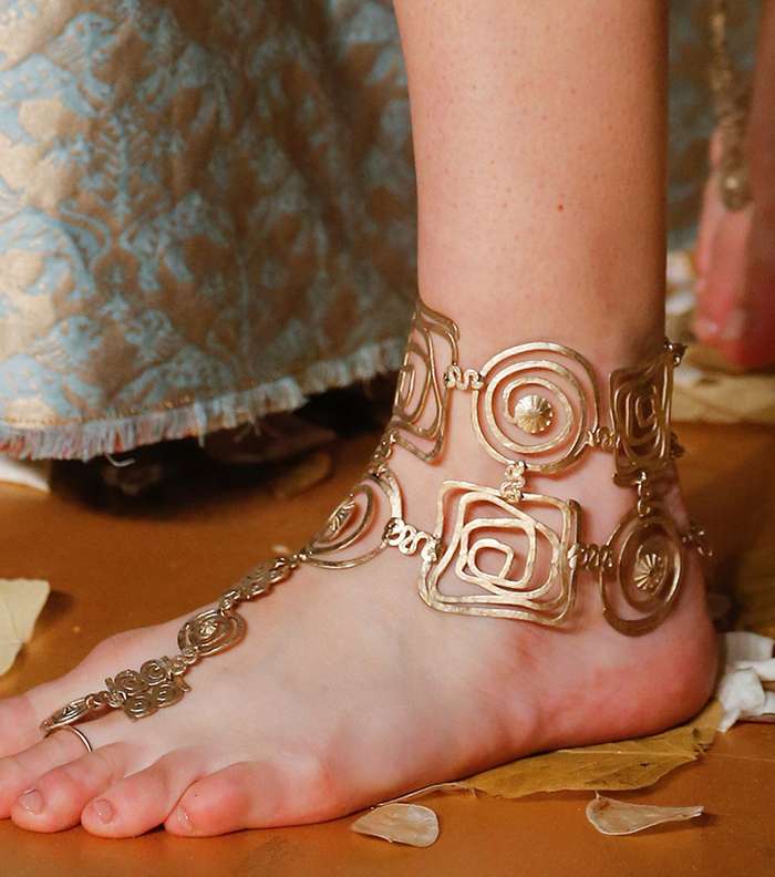 حذاء فالينتينو لصيف 2016 من مجموعة الازياء الراقية