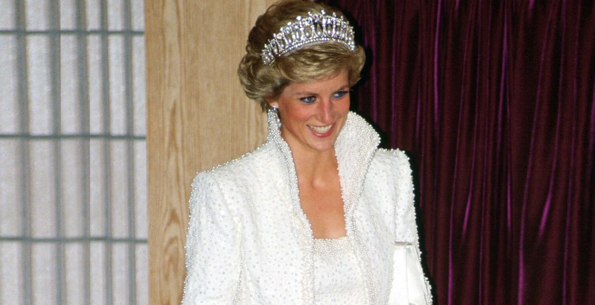 سبب انساني غريب منع الليدي ديانا من ارتداء القفازين!