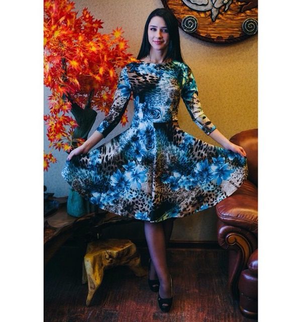 الفستان الأزرق مع الرسومات