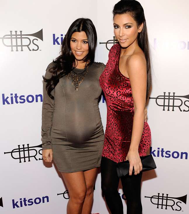 كيم كارداشيان حامل وكورتني كارداشيان ترتدي أجمل الملابس خلال الحمل