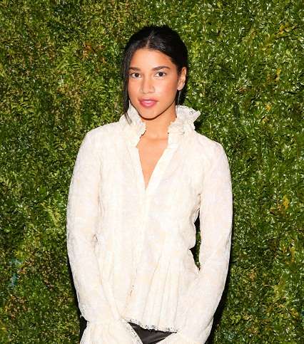 Hannah Bronfman تختار الدانتيل