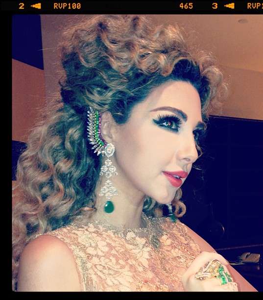 ميريام فارس تألّقت باللون الذهبي في دبي