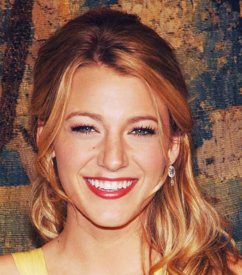 بلايك لايفلي متألقّة بالأحمر في 2007