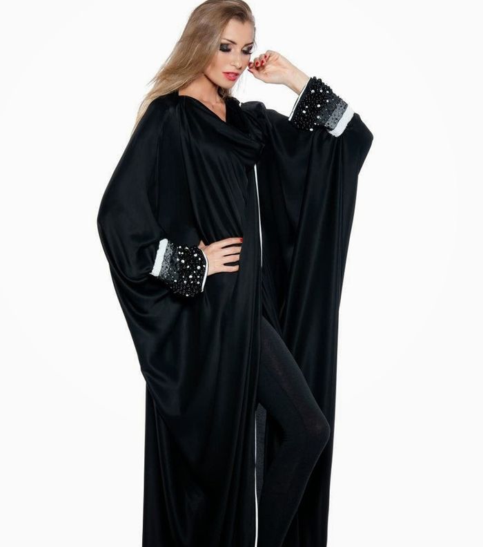 تميزي بعبايات استقبال ذات تصميم مميز