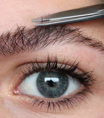 صور خطوات افضل طريقة لرسم الحواجب