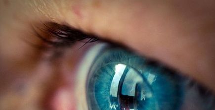 عدسات لاصقة بمهام تكنولوجية